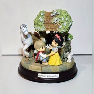Precious Moments Disney Showcase Snow White 'Wish Come True' Music Box Display